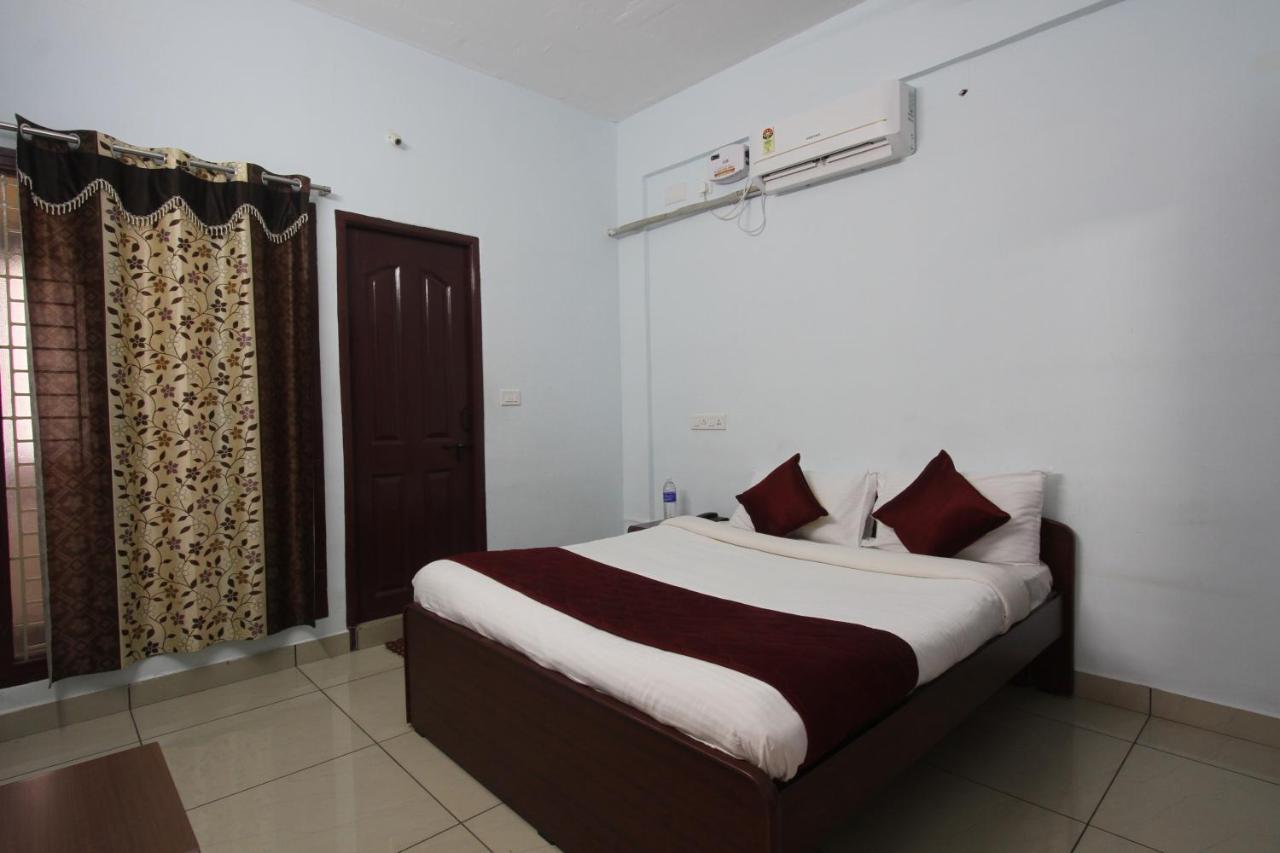 Lakshana Service Apartment - Big Temple Танджавур Экстерьер фото